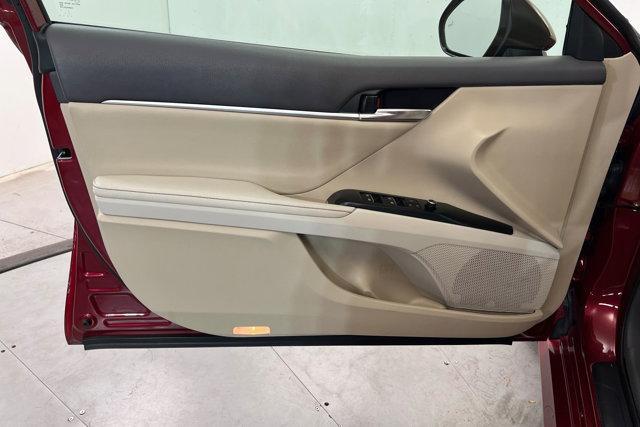 Photo of 2020 Ruby Flare Pearl Toyota Camry Hybrid