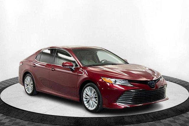 Photo of 2020 Ruby Flare Pearl Toyota Camry Hybrid