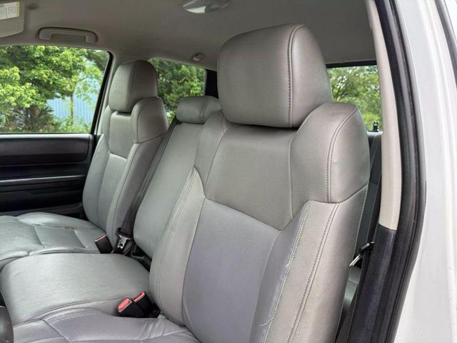 Photo of 2014 Super White Toyota Tundra