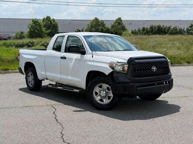 Photo of 2014 Super White Toyota Tundra