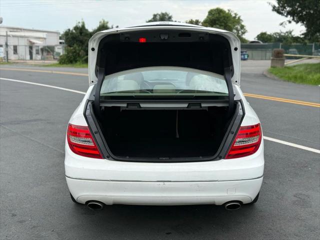 Photo of 2014 White Mercedes-Benz C-Class