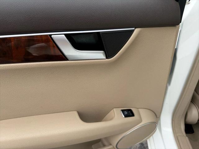 Photo of 2014 White Mercedes-Benz C-Class