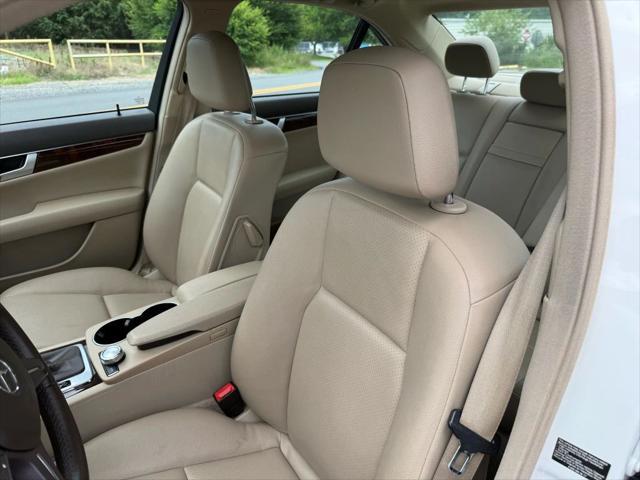 Photo of 2014 White Mercedes-Benz C-Class