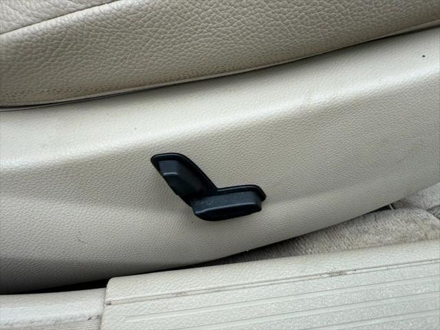 Photo of 2014 White Mercedes-Benz C-Class