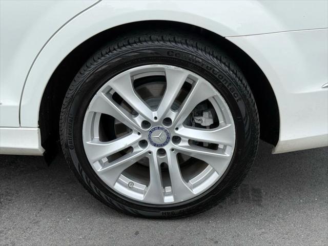 Photo of 2014 White Mercedes-Benz C-Class
