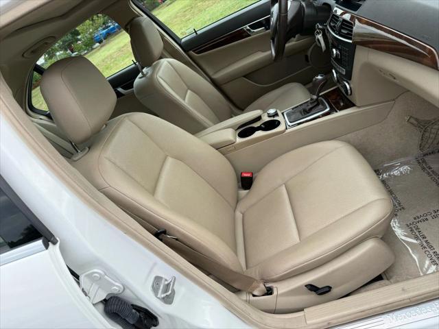 Photo of 2014 White Mercedes-Benz C-Class