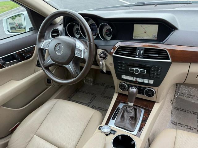 Photo of 2014 White Mercedes-Benz C-Class