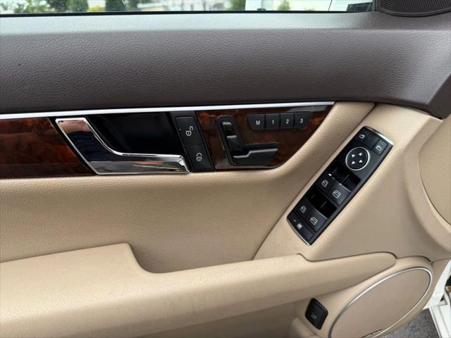 Photo of 2014 White Mercedes-Benz C-Class