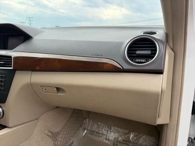 Photo of 2014 White Mercedes-Benz C-Class