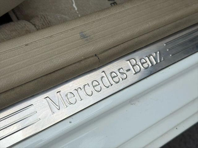 Photo of 2014 White Mercedes-Benz C-Class