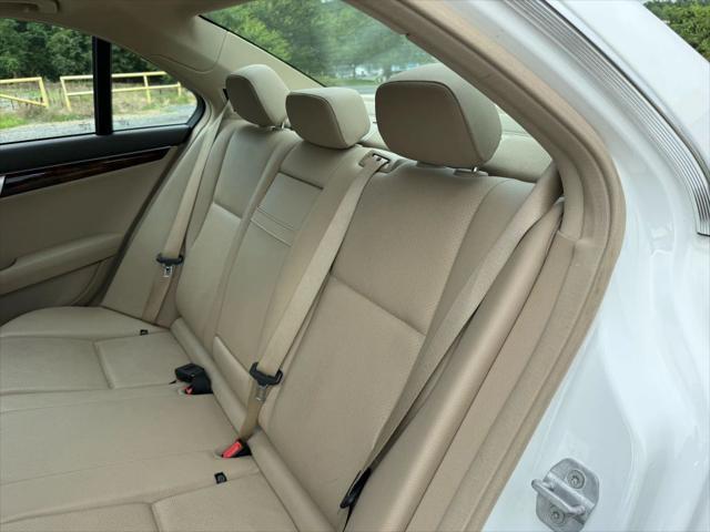 Photo of 2014 White Mercedes-Benz C-Class