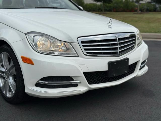 Photo of 2014 White Mercedes-Benz C-Class
