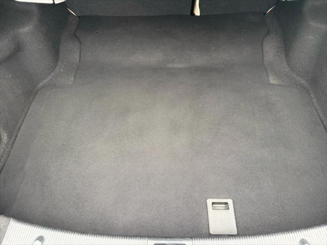 Photo of 2014 White Mercedes-Benz C-Class