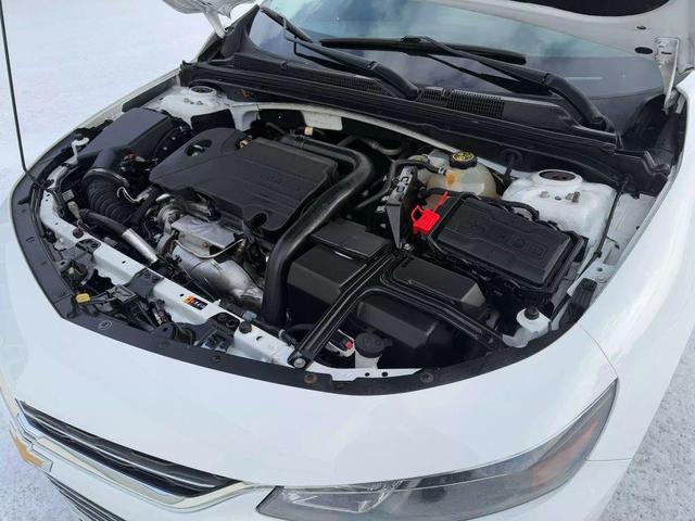 Photo of 2018 White Chevrolet Malibu