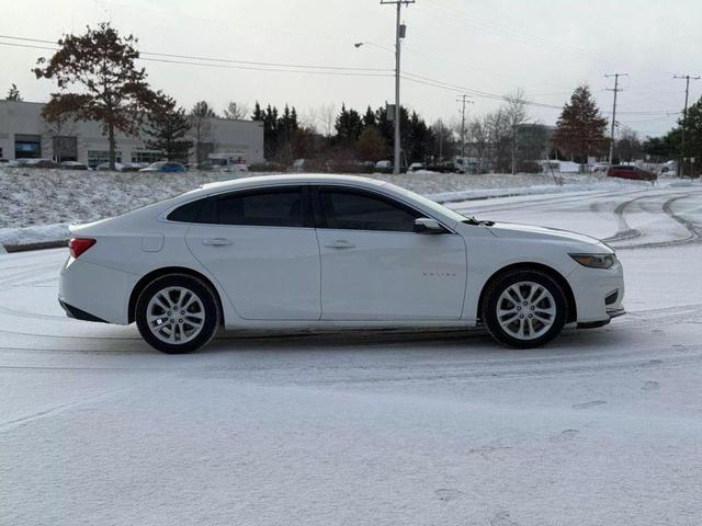 Photo of 2018 White Chevrolet Malibu