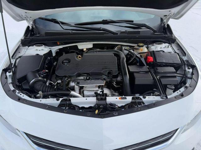 Photo of 2018 White Chevrolet Malibu