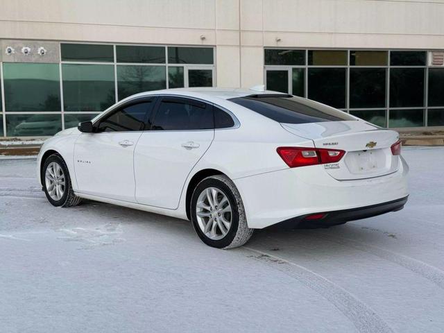 Photo of 2018 White Chevrolet Malibu