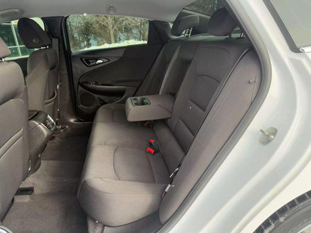 Photo of 2018 White Chevrolet Malibu