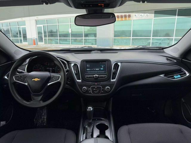 Photo of 2018 White Chevrolet Malibu