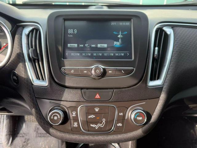 Photo of 2018 White Chevrolet Malibu