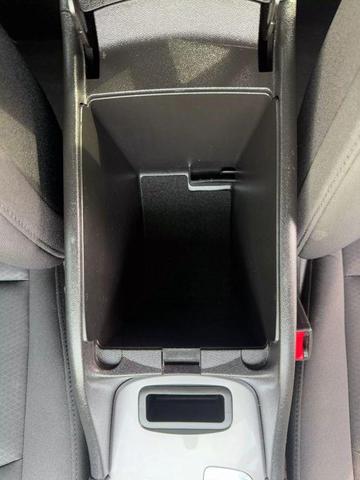 Photo of 2018 White Chevrolet Malibu