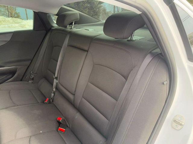 Photo of 2018 White Chevrolet Malibu