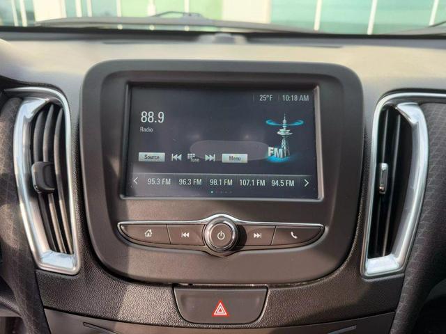 Photo of 2018 White Chevrolet Malibu