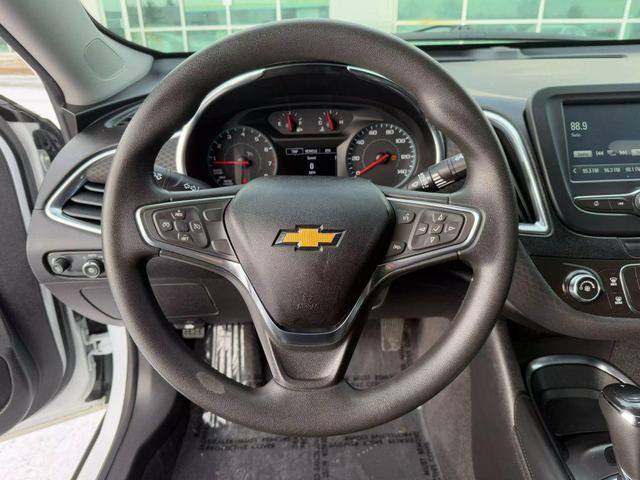 Photo of 2018 White Chevrolet Malibu