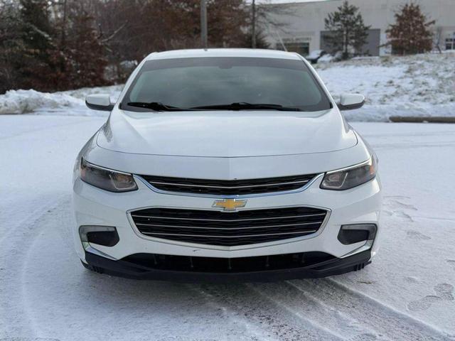 Photo of 2018 White Chevrolet Malibu