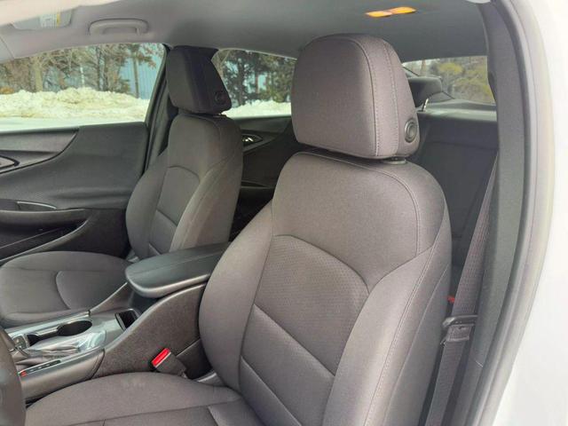Photo of 2018 White Chevrolet Malibu