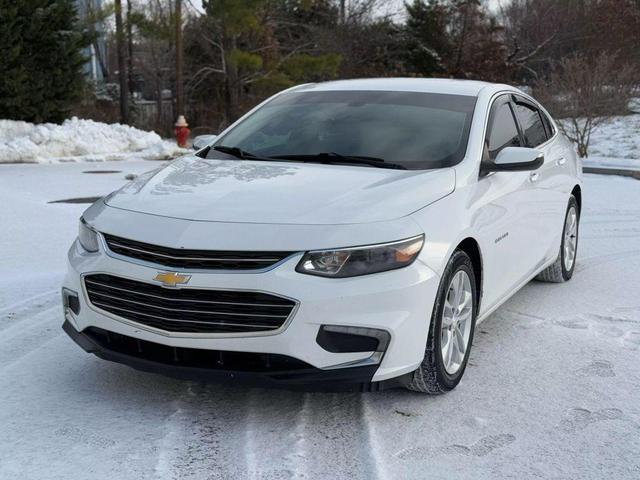 Photo of 2018 White Chevrolet Malibu