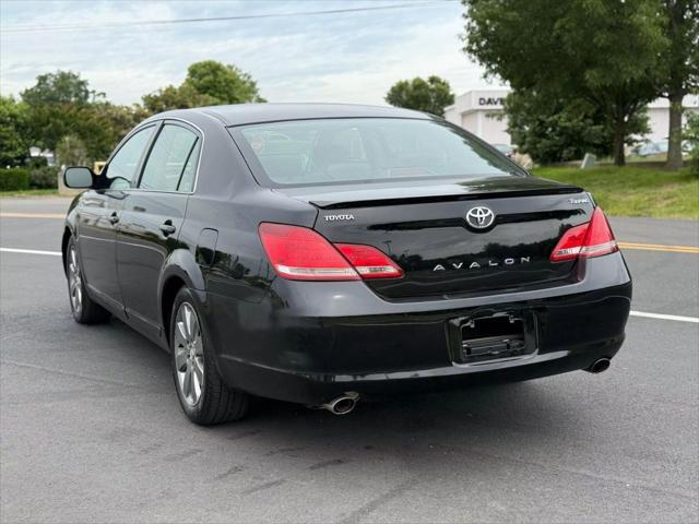 Photo of 2006 Black Toyota Avalon