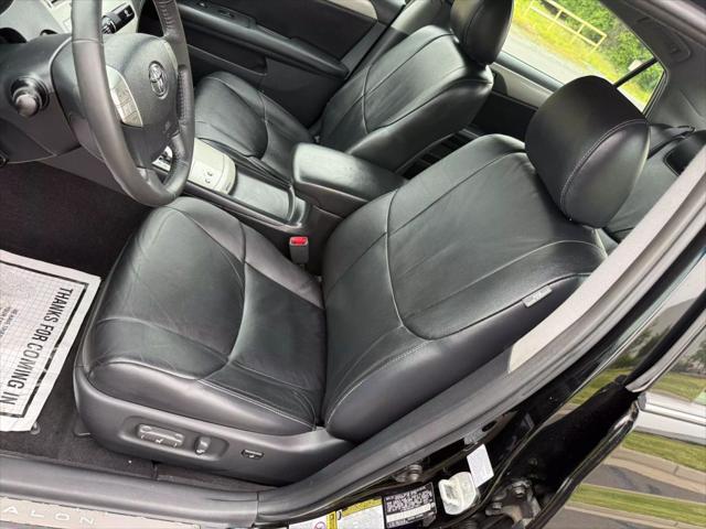 Photo of 2006 Black Toyota Avalon