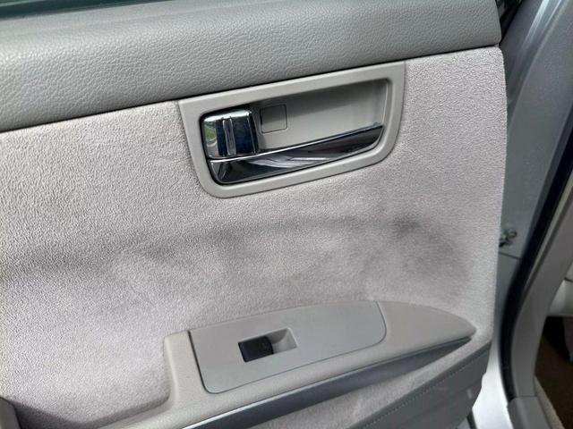 Photo of 2005 Liquid Silver Metallic Nissan Maxima