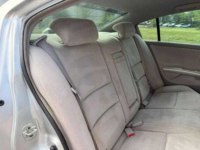 Photo of 2005 Liquid Silver Metallic Nissan Maxima