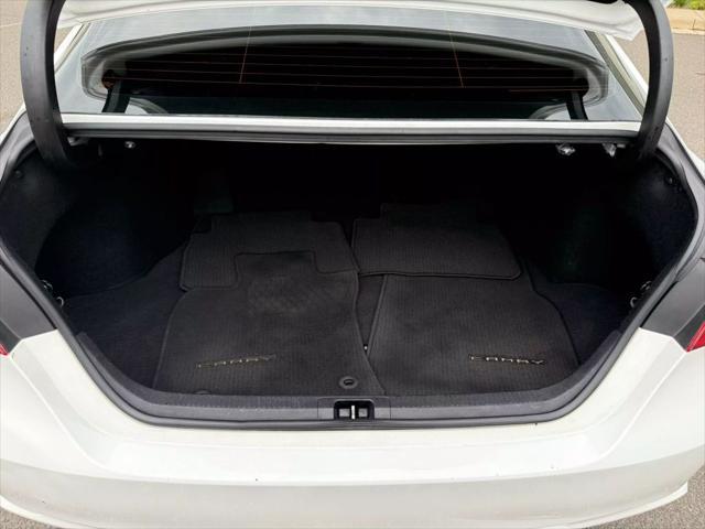 Photo of 2018 Super White Toyota Camry