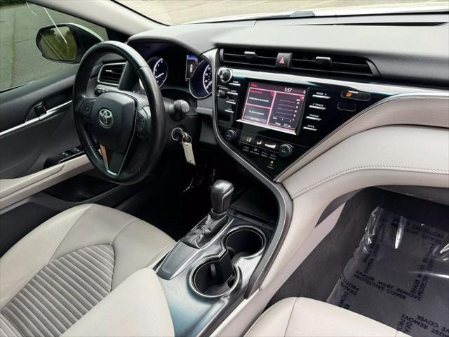 Photo of 2018 Super White Toyota Camry