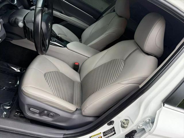 Photo of 2018 Super White Toyota Camry