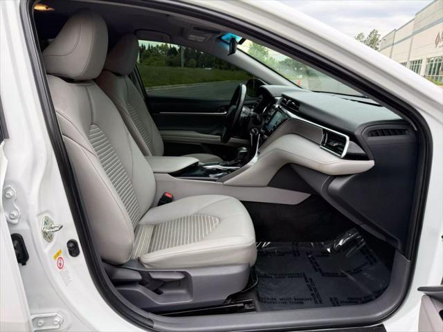 Photo of 2018 Super White Toyota Camry