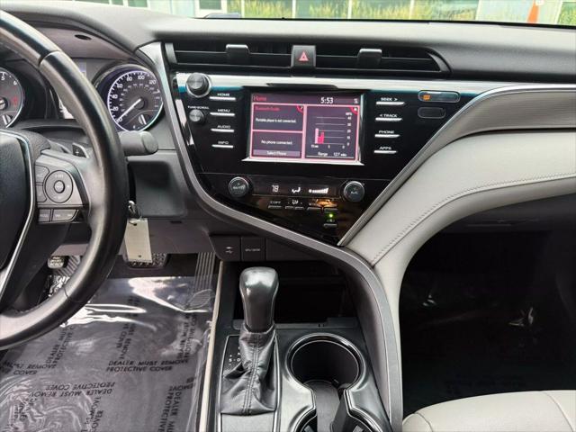 Photo of 2018 Super White Toyota Camry
