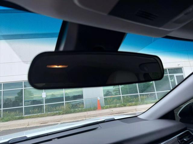Photo of 2018 Super White Toyota Camry