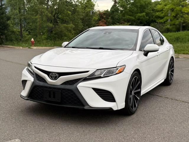 Photo of 2018 Super White Toyota Camry