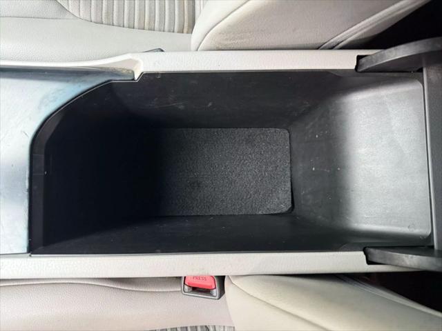 Photo of 2018 Super White Toyota Camry