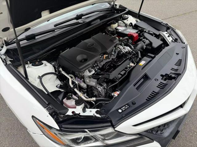 Photo of 2018 Super White Toyota Camry