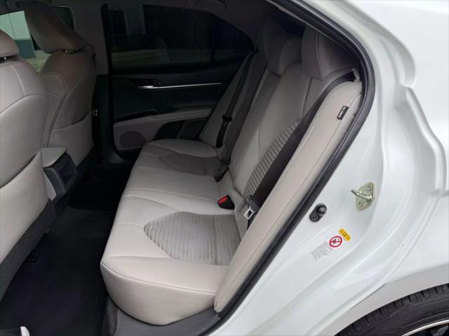 Photo of 2018 Super White Toyota Camry