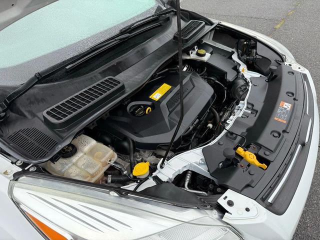Photo of 2016 Oxford White Ford Escape