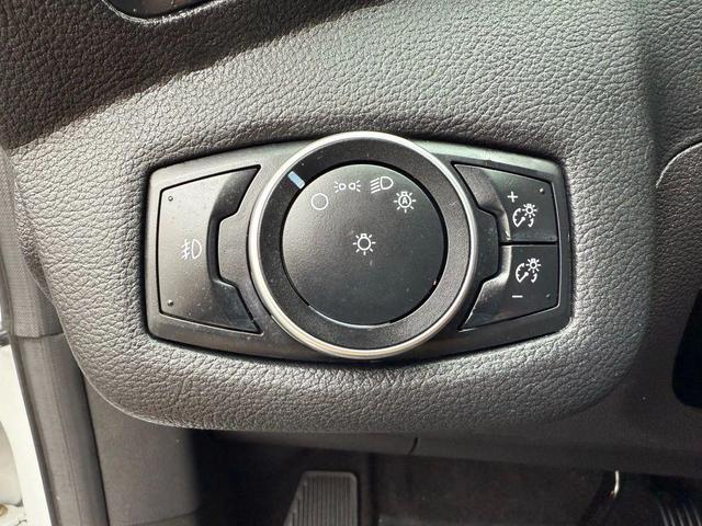 Photo of 2016 Oxford White Ford Escape