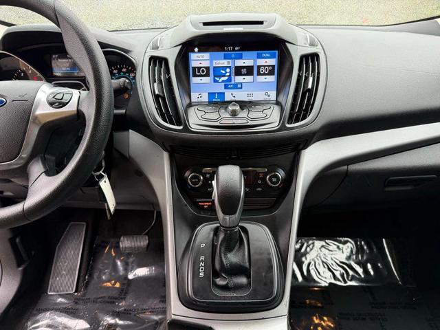 Photo of 2016 Oxford White Ford Escape