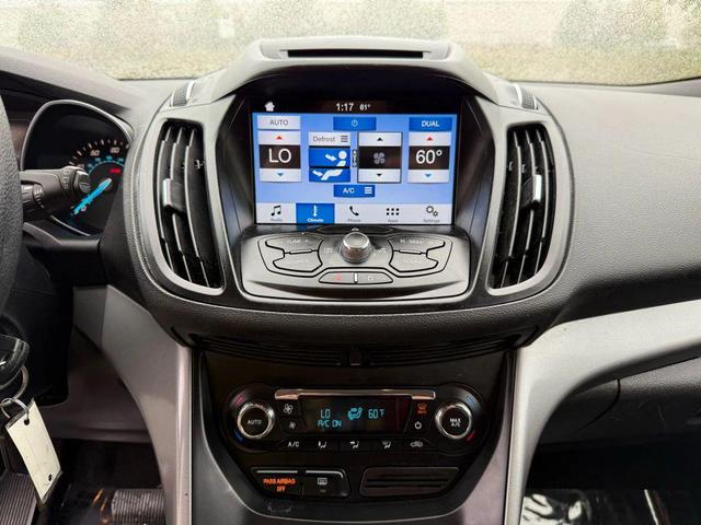 Photo of 2016 Oxford White Ford Escape