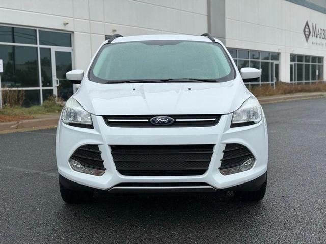 Photo of 2016 Oxford White Ford Escape